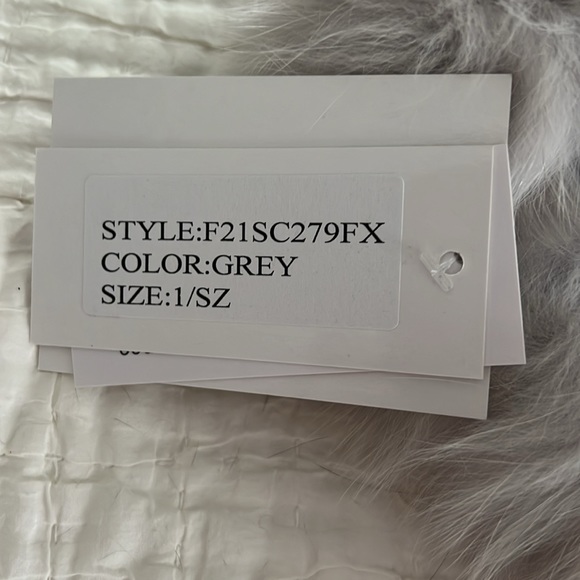 NWT GIFT ready Adrienne Landau fur collar. Dress up your coats or sweaters! - Picture 10 of 11